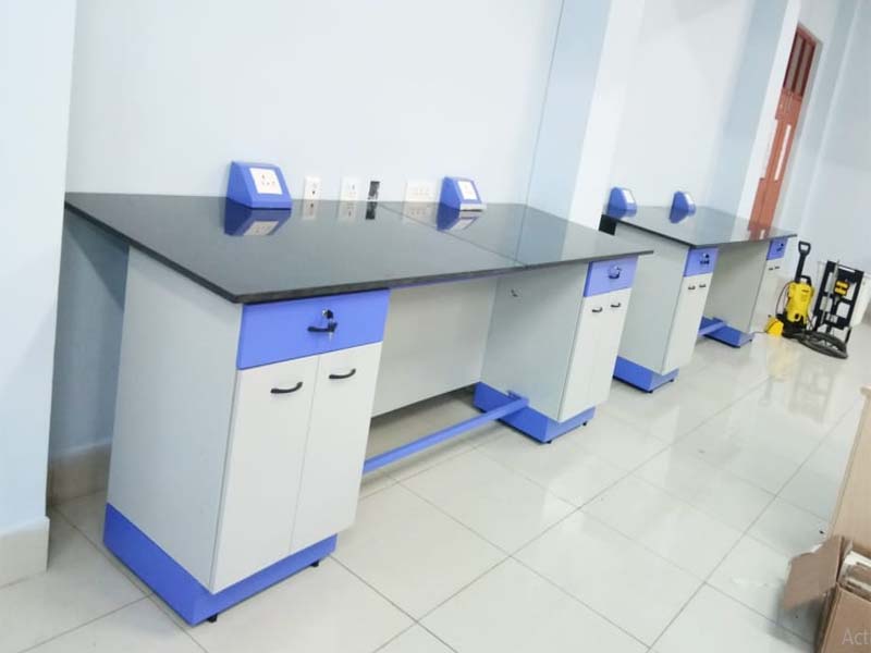 Clean Lab Furniture